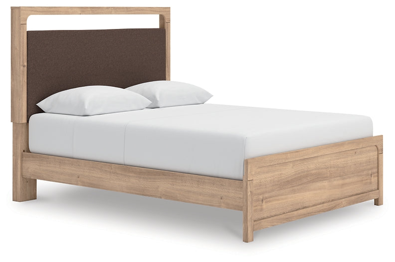 Kinlanni Queen Upholstered Platform Bed, Dresser and Mirror